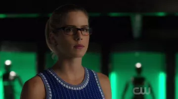 El vestido sin mangas de Milly usado por Felicity Smoak (Emily Bett Rickards) en Arrow 6x06