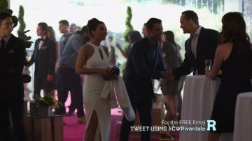 La robe blanche par de Probables porté par Hermione Lodge (Marisol Nichols) à Riverdale 2x05