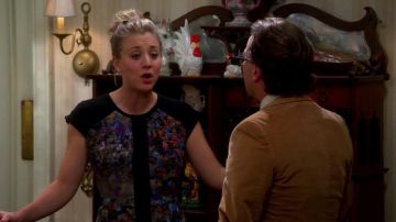 La robe à fleurs Parker de Penny (Kaley Cuoco) dans The Big Bang Theory S07E09