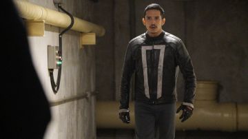 Chaqueta de cuero usada por Robbie Reyes / Ghost Rider (Gabriel Luna) como se ve en Marvel's Agents of SHIELD S04E07