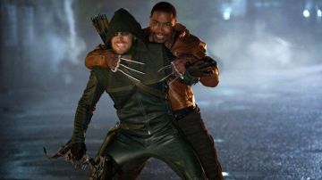 À capuchon de Veste en Cuir portés par Oliver Queen (Stephen Amell) comme on le voit dans la Flèche Verte