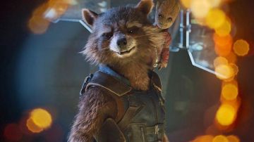 La réplique en peluche de Rocket Raccoon des Gardiens de la Galaxie