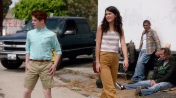 The tank top striped Madewell Sabrina Pemberton (Sofia Black D'elia) in Very Bad Nanny/The Mick S02E07