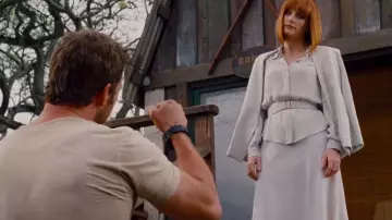 La veste blanche de Claire Dearing (Bryce Dallas Howard) dans Jurassic World