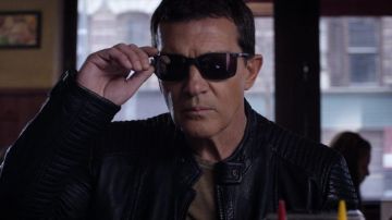 Sunglasses Ray-Ban RB4179 Frank Valera (Antonio Banderas) in Acts Of Vengeance