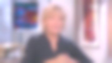 The shirt with polka dots of Catherine Ceylac in Tea or coffee 25/11/2017