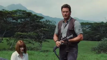La chemise bleue de Owen Grady (Chris Pratt) dans Jurassic World
