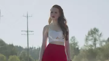 The bra GUESS of Cheryl Blossom (Madeleine Petsch) in Riverdale S02E06