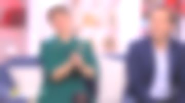 El vestido verde con bordado de pájaro de Mélanie Taravant en La quotidien del 27/11/2017