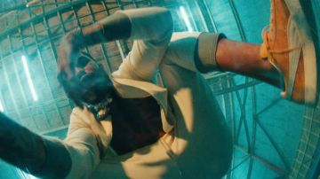 Zapatillas Puma Suede en el video musical Phone Jumpin de Dave East feat. Wiz Khalifa
