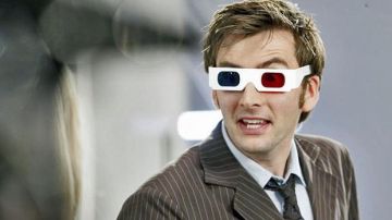 Les lunettes anaglyphes 3D du 10ème Docteur (David Tennant) dans Doctor Who S02E13