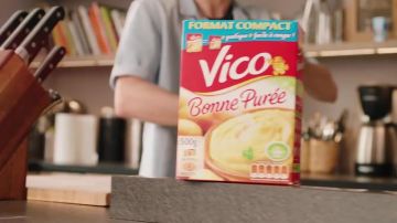 La purée Vico Format Compact dans le clip Placements de produits de Squeezie (ft Maxenss)