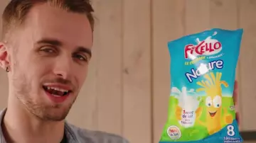 Le fromage Ficello nature dans le clip Placements de produits de Squeezie (ft Maxenss)