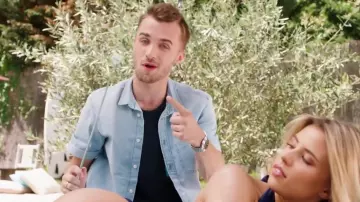Le gratte-dos télescopique dans le clip Placements de produits de Squeezie (ft Maxenss)