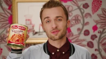 Le cassoulet mitonné William Saurin dans le clip Placements de produits de Squeezie (ft Maxenss)