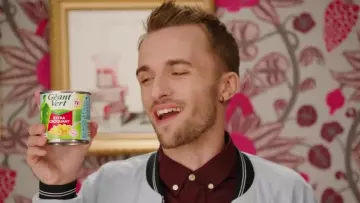 Le Maïs Extra Croquant Géant Vert dans le clip Placements de produits de Squeezie (ft Maxenss)