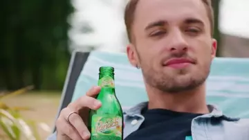 La bouteille de PANACH' dans le clip Placements de produits de Squeezie (ft Maxenss)