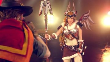 The stick cosplay Angel / Mercy (Natoo) in the clip OVERWATCH RAP BATTLE posted by Squeezie