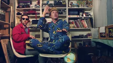 Le pyjama pour adulte Batman dans le clip Thrift Shop de Macklemore
