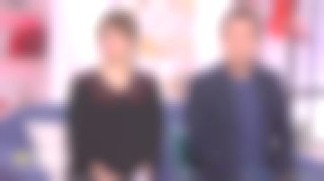 El top de escote bordado de Mélanie Taravant en La quotidien del 30/11/2017