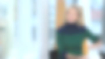 Suéter a rayas verdes y azules de Claire Chazal en Entrée libre del 24/11/2017