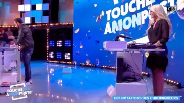 Falda de polipiel y plumas de Kelly Vedovelli en #TPMP Touche pas à mon poste del 30/11/2017