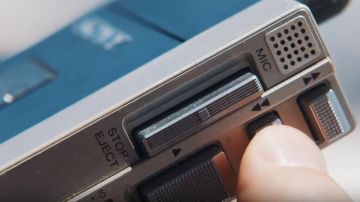 El Sony TPS-L2 Walkman en el video musical Dynabeat de Jain