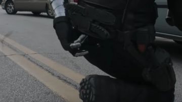 Couteaux de Bucky Barnes / Soldat de l'Hiver (Sebastian Stan) comme vu dans Captain America: Le Soldat de l'Hiver