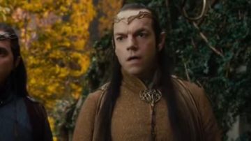 Pendant worn by Elrond (Hugo Weaving) as seen in The Hobbit: An Unexpected Journey