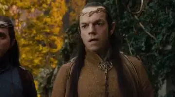 Pendant worn by Elrond (Hugo Weaving) as seen in The Hobbit: An Unexpected Journey