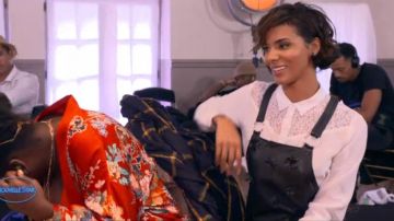 La camisa de seda blanca de Shy'm en La Nueva Estrella del 29/11/2017