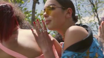 Anillo de anclaje encadenado Hermes de Dua Lipa en The New Rules Clip