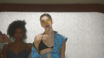 Le haut de bikini triangle de Dua Lipa dans son clip New rules