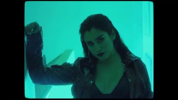 The black top of Lauren Jauregui in The clip Angel of Fifth Harmony