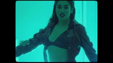 The jacket in pvc with Lauren Jauregui in the clip Angel of Fifth Harmony