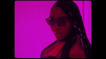 Sun-glasses Normani Kordei in The clip Angel of Fifth harmony
