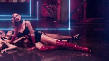 Les sandales à talons noires de Taylor Swift dans son clip Look what you made me do