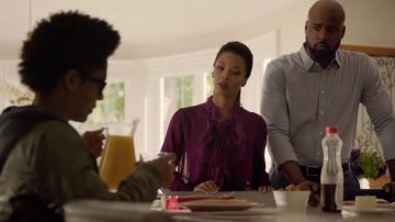 Le chemisier violet Roberto Cavalli de Catherine Wilder (Angel Parker) dans Marvel's Runaways S01E01