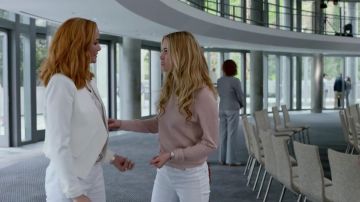 The blazer white Bcbgmaxazria Leslie Dean (Annie Wersching) in Marvel's Runaways S01E01