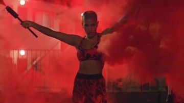 The Bra Adidas Techfit orange Mette Towley in the clip 1000 of N. E. R. D (feat. Future)