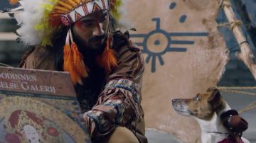 Le livre Diosas de la Galería Celestial danzan le clip Marcel de Christophe Maé