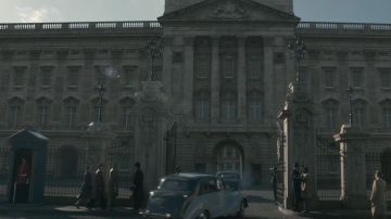 The Buckingham palace in London visible in The Crown S01E01
