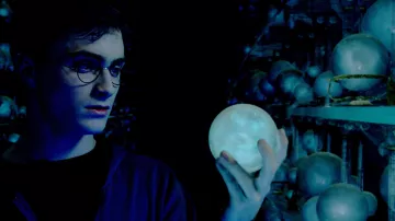 La figurine de Harry Potter (Daniel Radcliffe) dans Harry Potter et les reliques de la mort