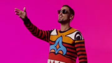 El suéter tótem de Lartiste en el clip de The Catchu