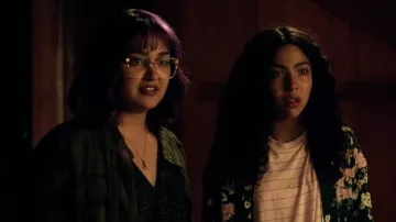 El bombardero de flores H&M de Molly Hernández (Allegra Acosta) en Marvel's Runaways S01E04