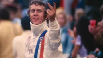 The top combination of white pilot Gulf of Michael Delaney (Steve McQueen) in Le Mans