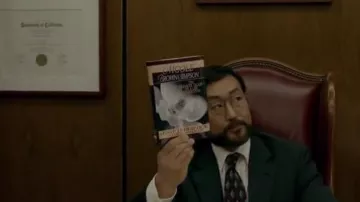 The book on Nicole Brown Simpson that would like judge Ito (Kenneth Choi) in American Crime Story S01E04