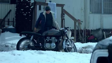 La moto de Jughead (Cole Sprouse) dans Riverdale S02E01