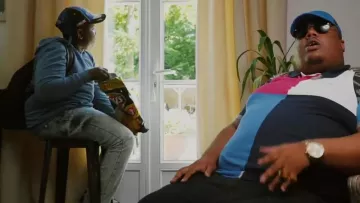 The cap Yamaha Paddock 2016 in the clip MMM-hmm from Naza