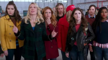 Troisième Œil au fer à repasser patch porté par Beca Mitchell (Anna Kendrick), comme vu dans la Hauteur Parfaite 3